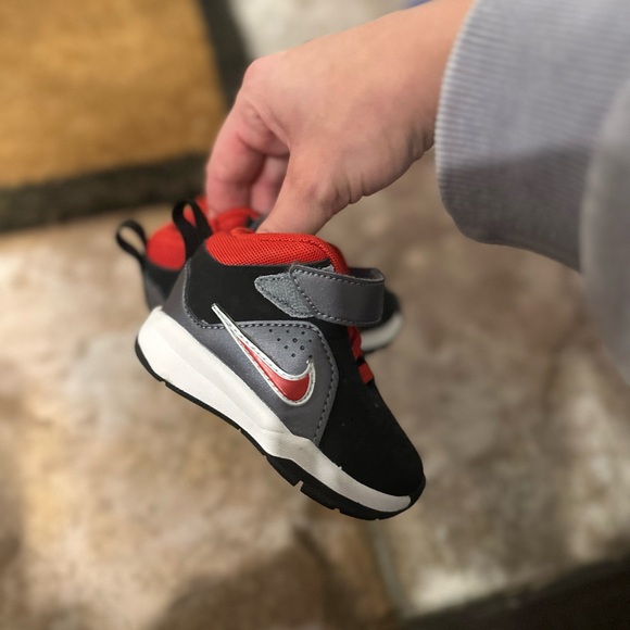 brand new 3T Nikes - Picture 3 of 4